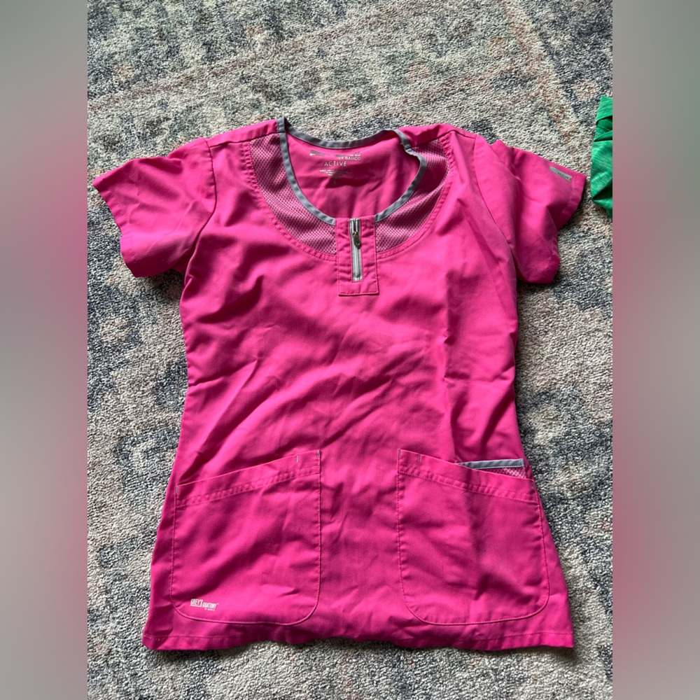 Grey’s Anatomy Active Pink Scrub Top SMALL